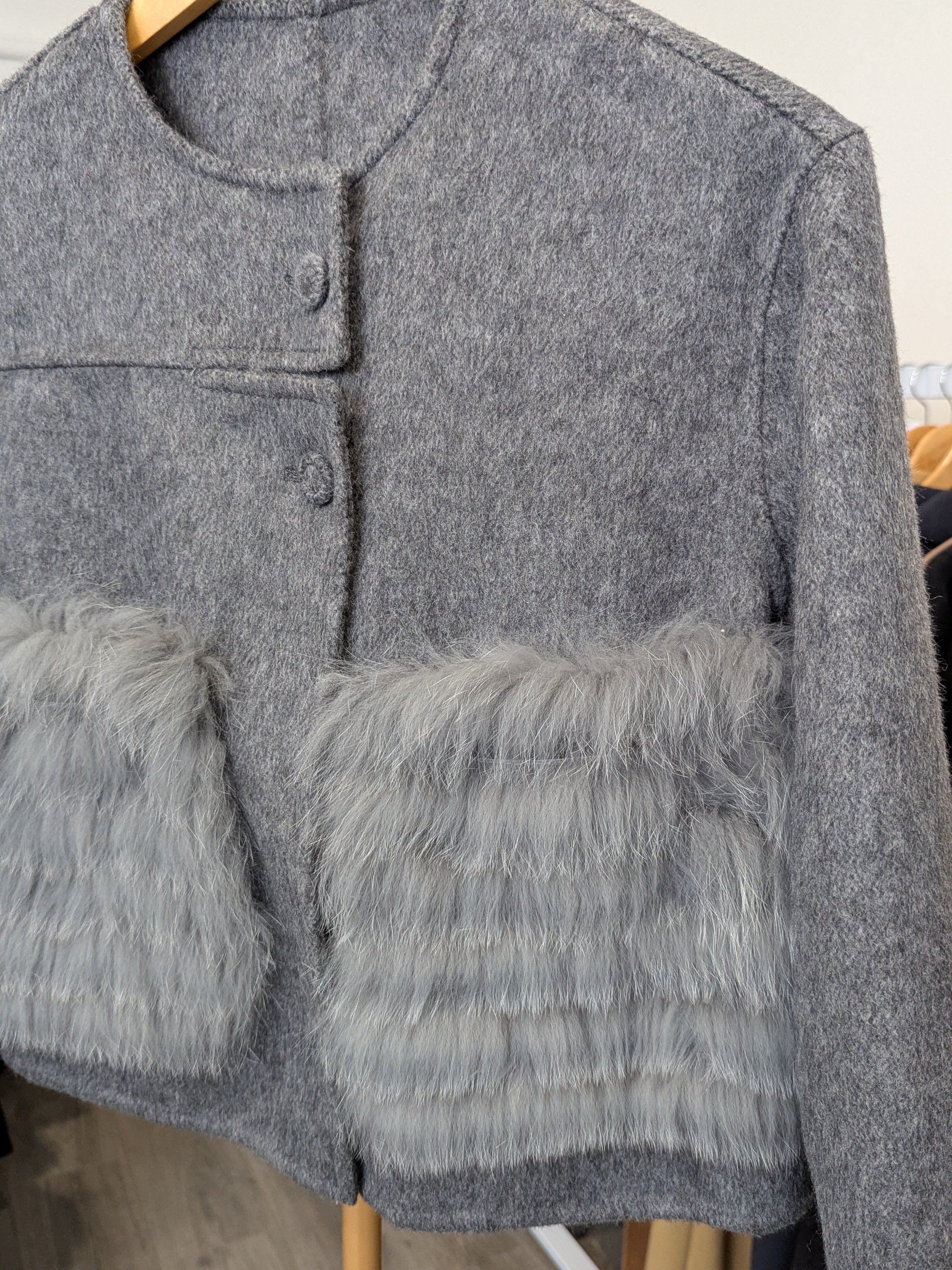 225 100% Wool Coat Grey S 10-12 Fur trim