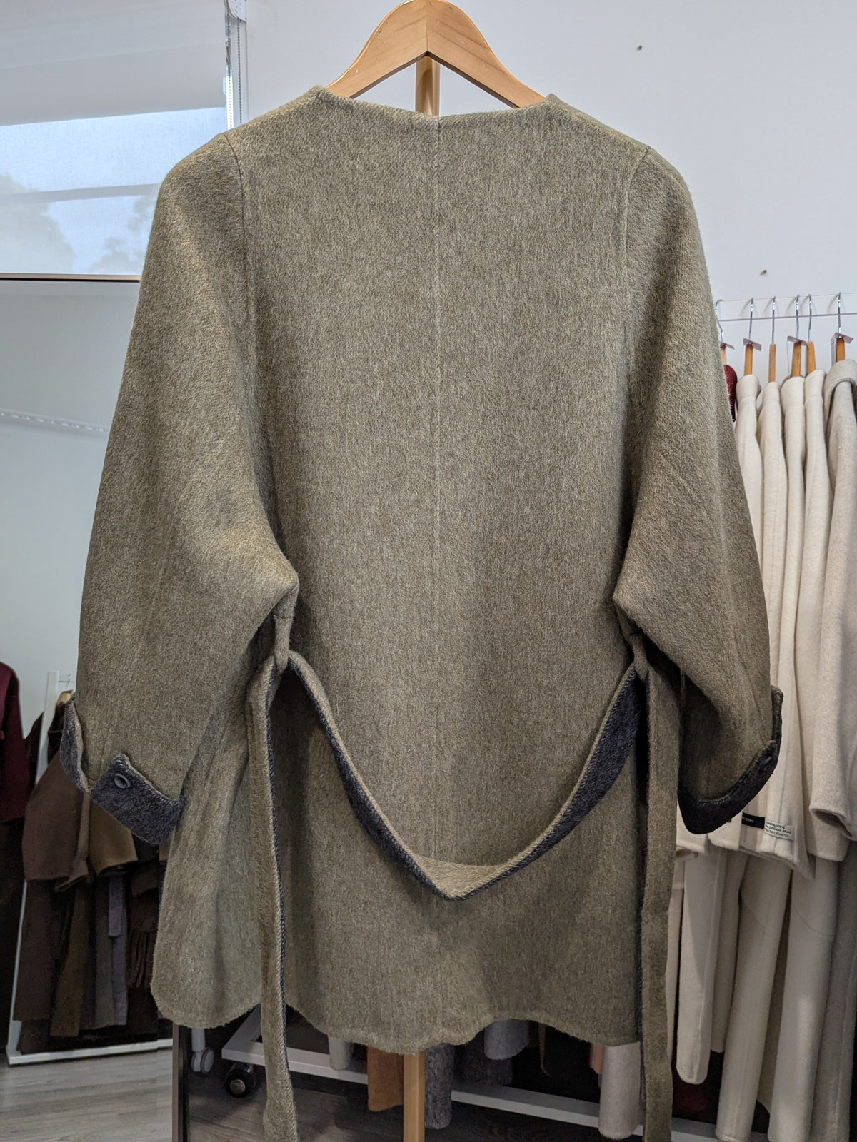 069 70% Wool Coat Olive L 10-12