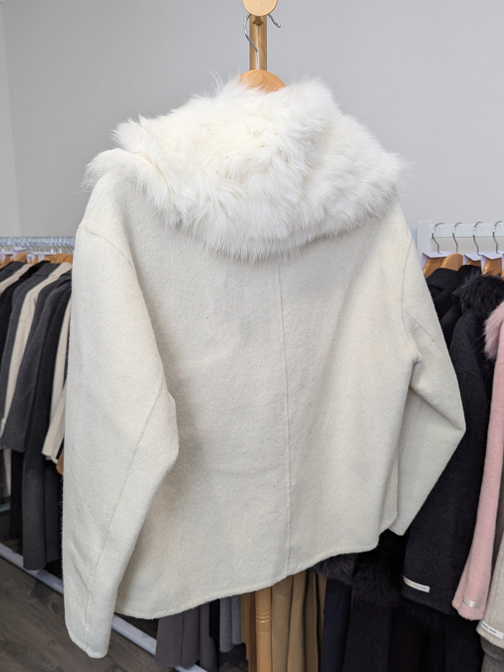 150 68% Wool Coat Cream S 10-12 Fur trim