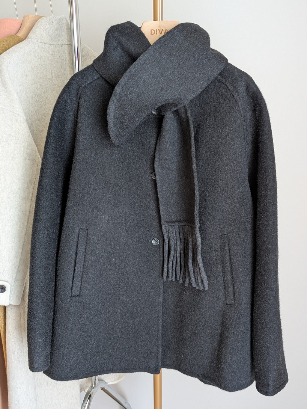 Brand New Pure Wool Coat FREE SHIPPING High Quality Wool 125 Size M 10-14 With Scarf