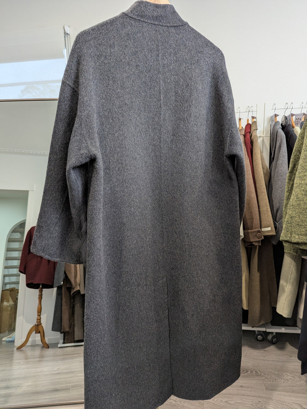 261 100% Wool Coat Dark Grey with fur trims M 12-16