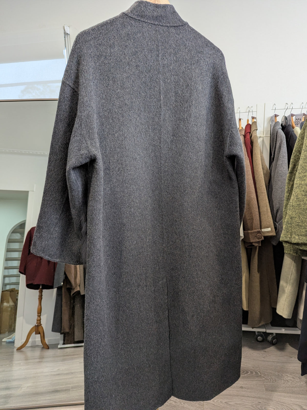 261 100% Wool Coat Dark Grey with fur trims M 12-16
