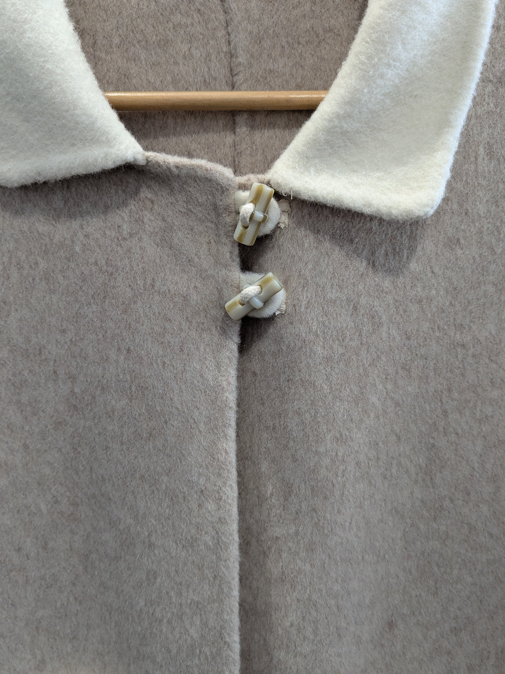 109 100% Wool Coat Oat with fur trims M 8-10