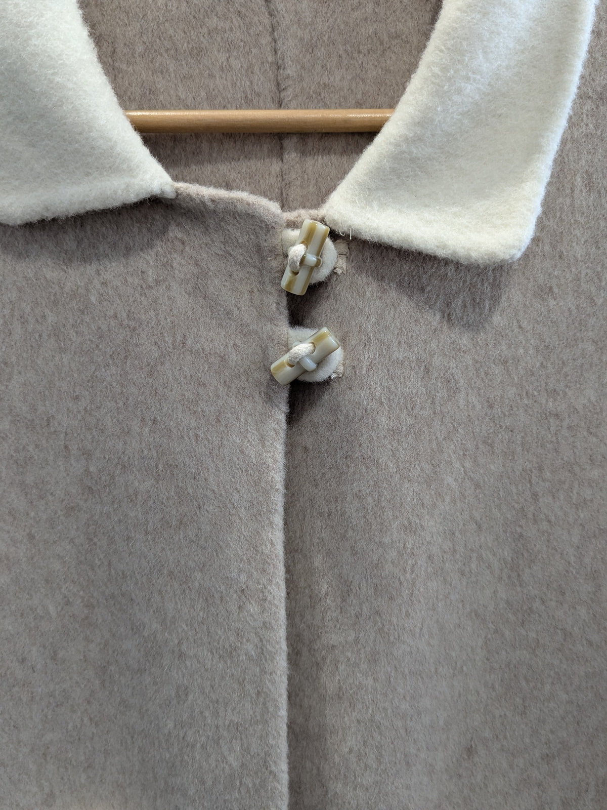 109 100% Wool Coat Oat with fur trims M 8-10