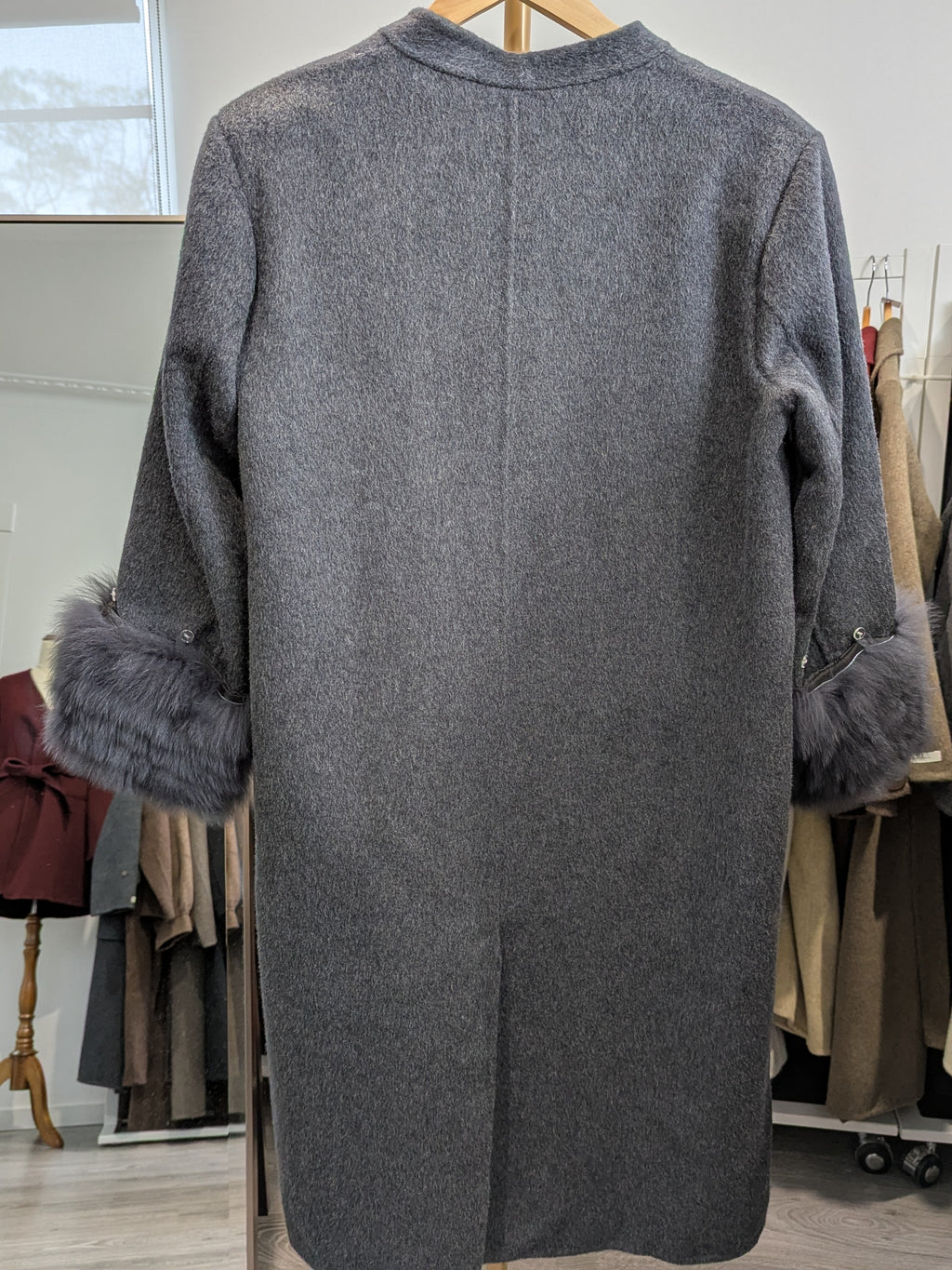 104 100% Wool Coat Dark Grey with fur trims M 12-16