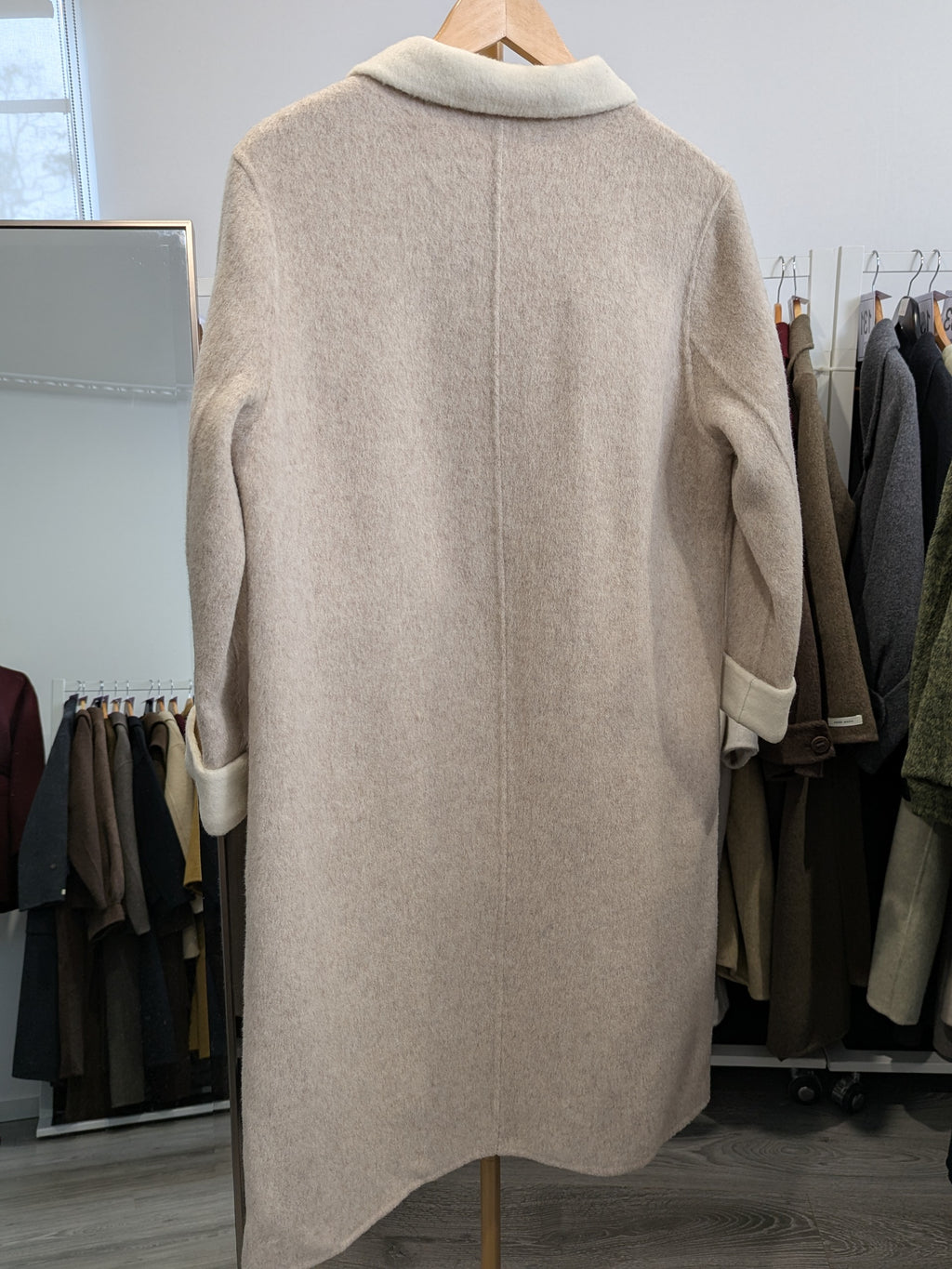 109 100% Wool Coat Oat with fur trims M 8-10