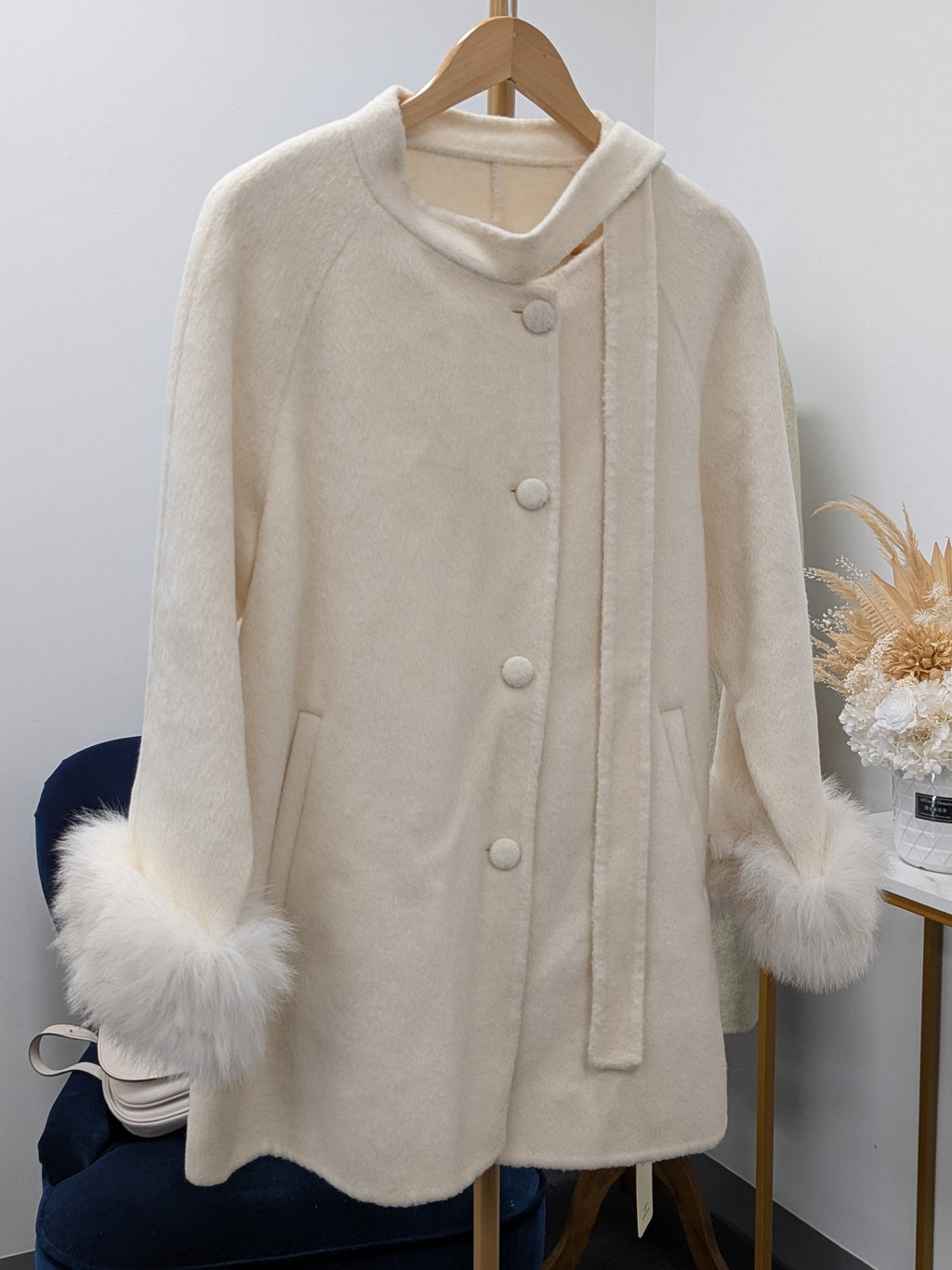 100% Pure Wool Coat with Fur trims Warehouse Try-On Welcome 240 Size M 10-12