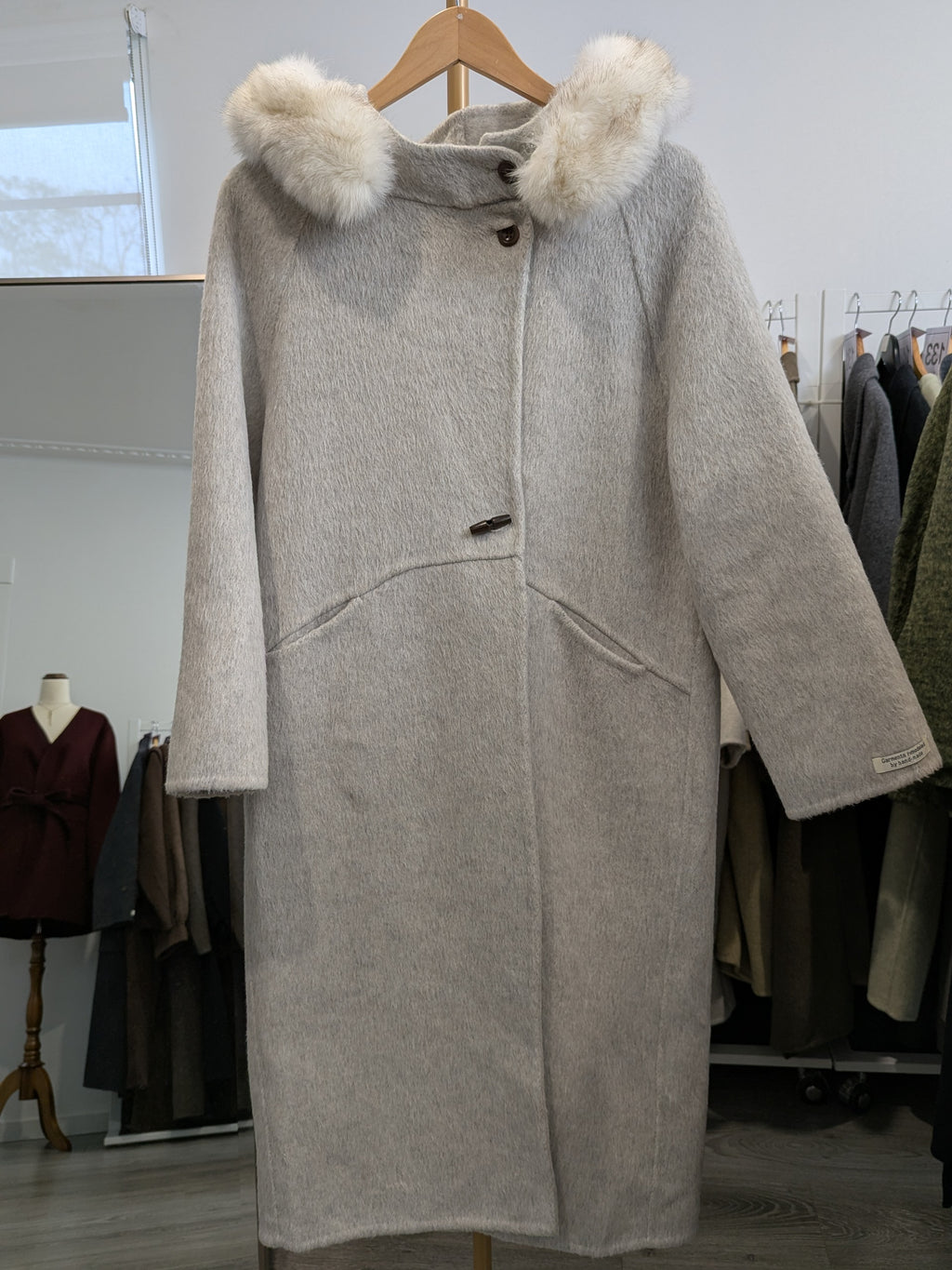 110 100% Wool Coat Oat with fur trims S 10-12