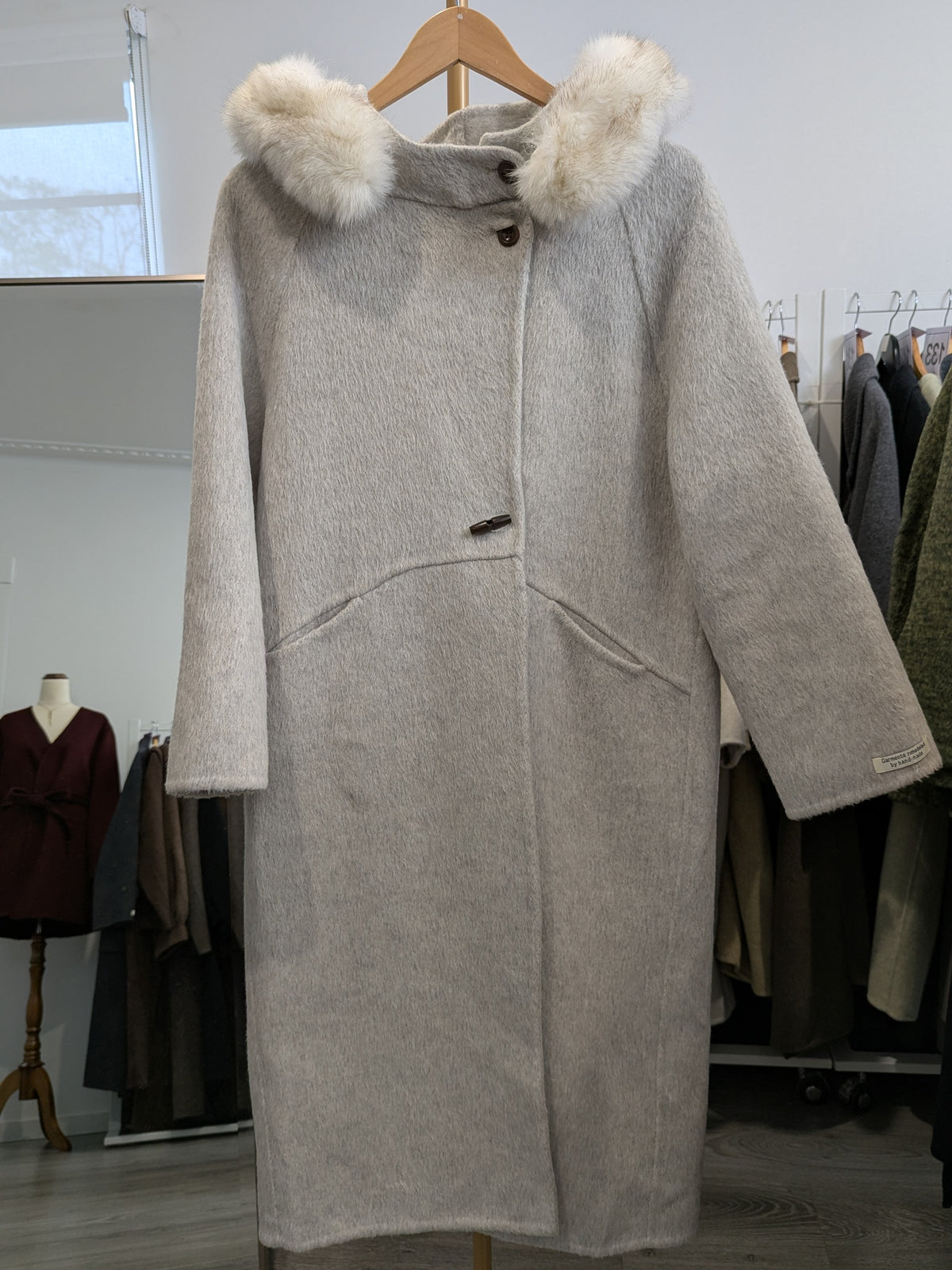 110 100% Wool Coat Oat with fur trims S 10-12