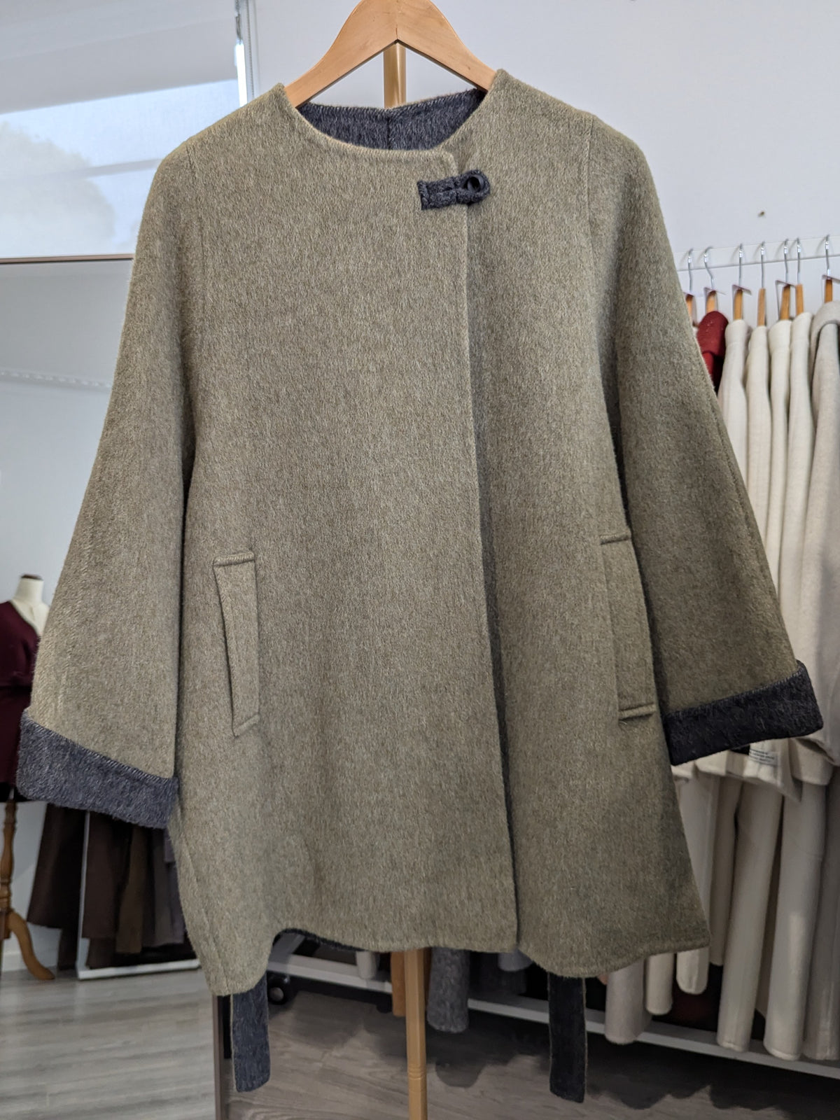 069 70% Wool Coat Olive L 10-12