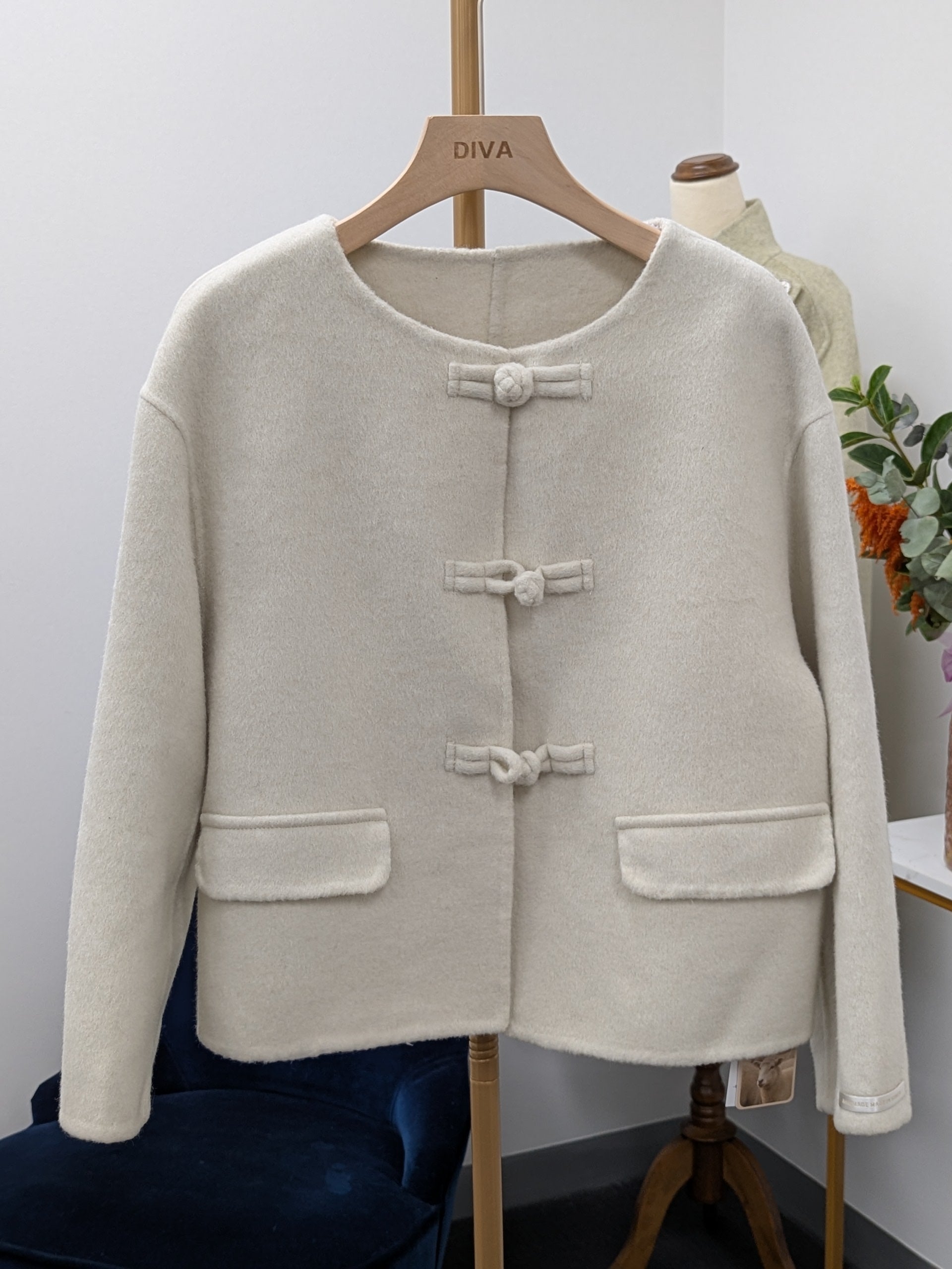 Women's Fur Collar Wool Coats Try-On Available 224 S8-10 68.5% Wool