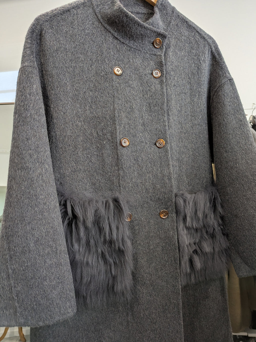261 100% Wool Coat Dark Grey with fur trims M 12-16