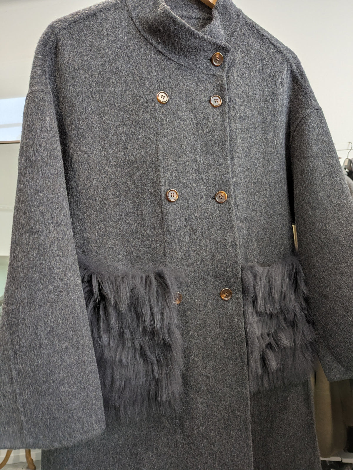 261 100% Wool Coat Dark Grey with fur trims M 12-16