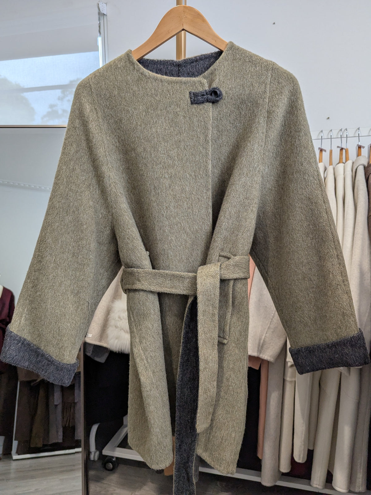 069 70% Wool Coat Olive L 10-12