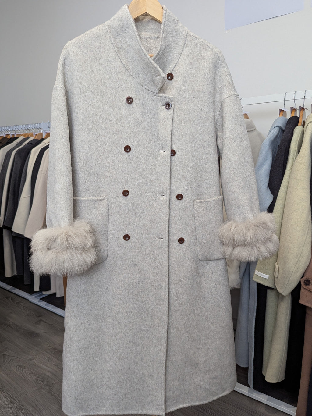 113 100% Wool Coat Beige with fur trims
