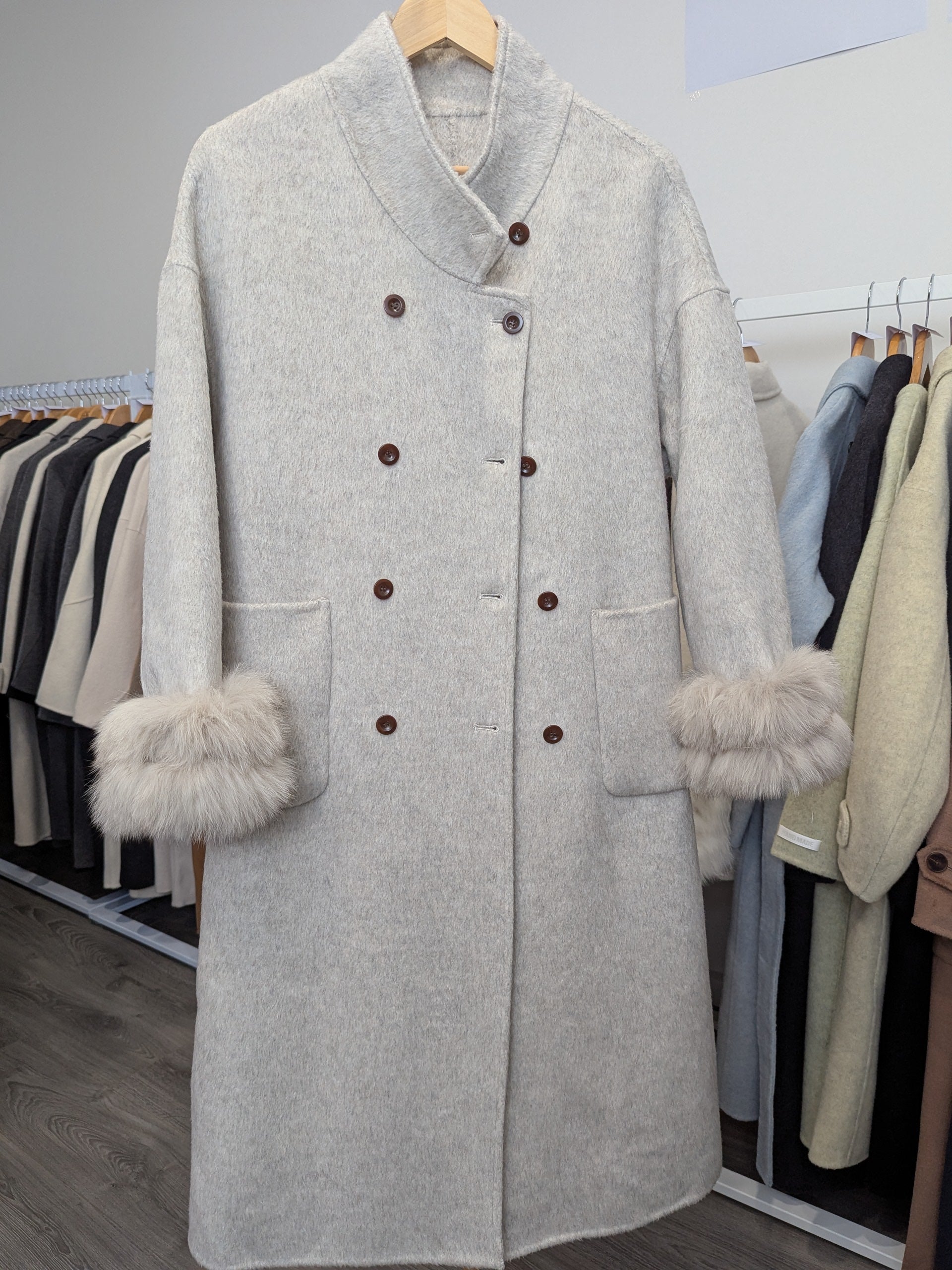 113 100% Wool Coat Beige with fur trims