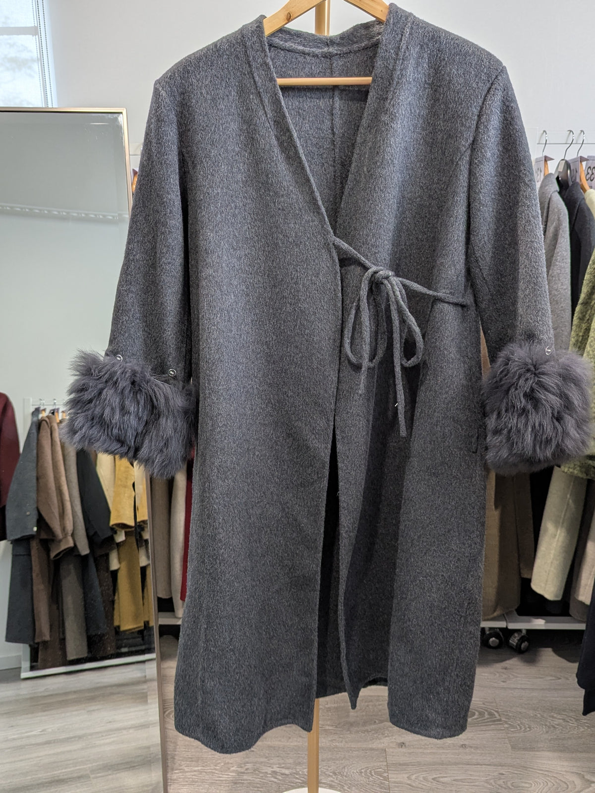 104 100% Wool Coat Dark Grey with fur trims M 12-16