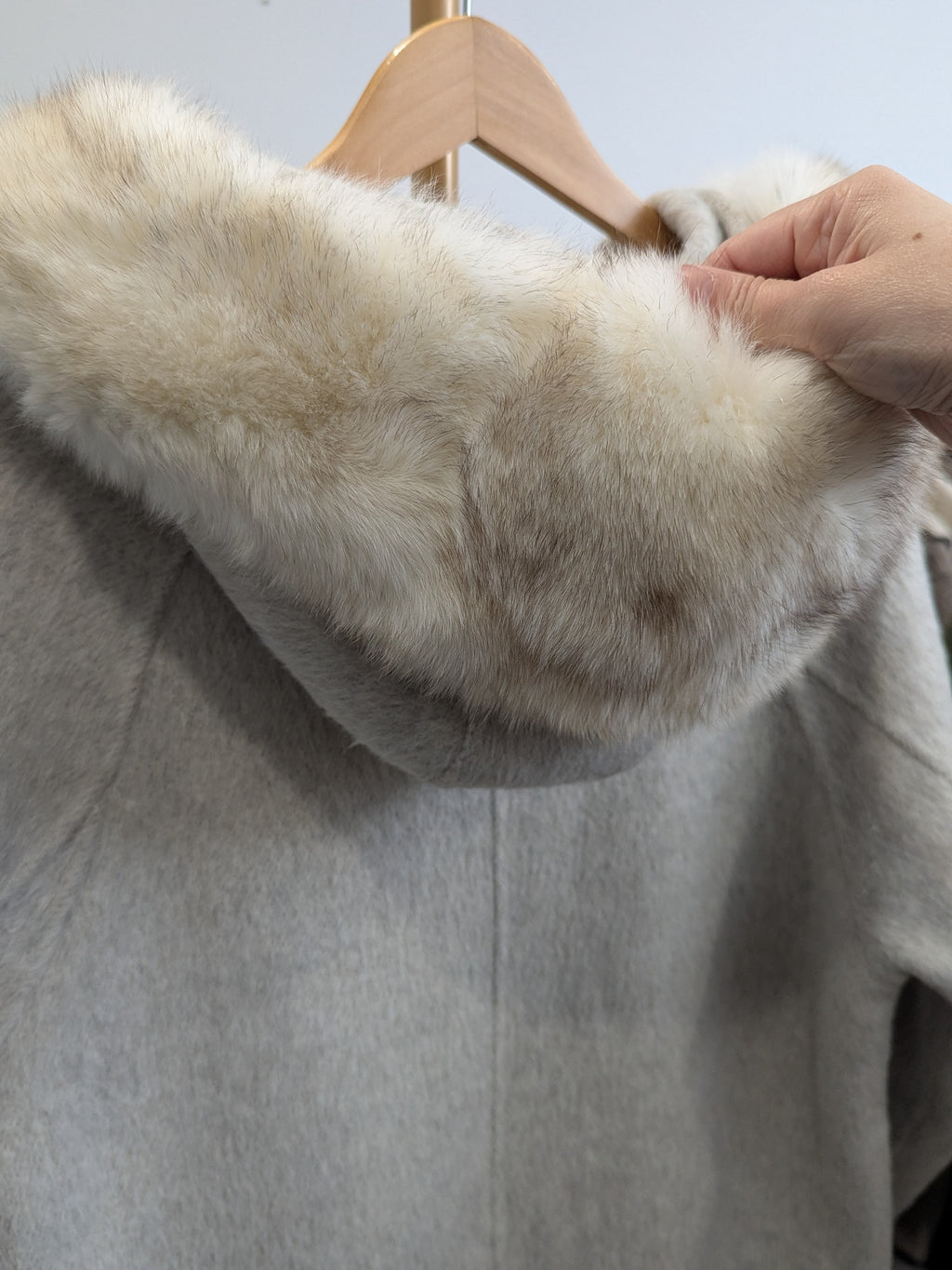 110 100% Wool Coat Oat with fur trims S 10-12