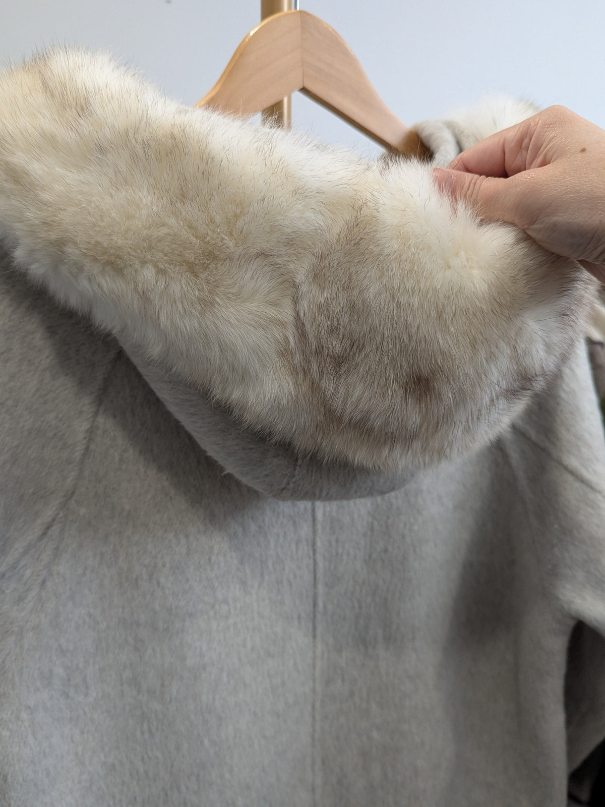 110 100% Wool Coat Oat with fur trims S 10-12