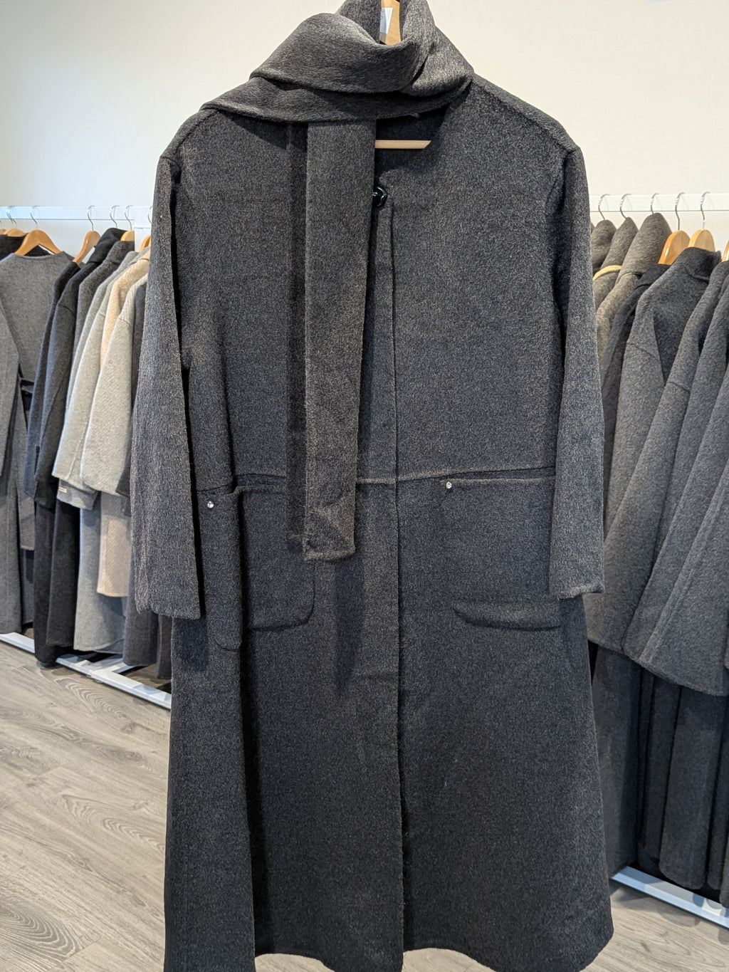 197 100% Wool Coat Grey Charcoal S M