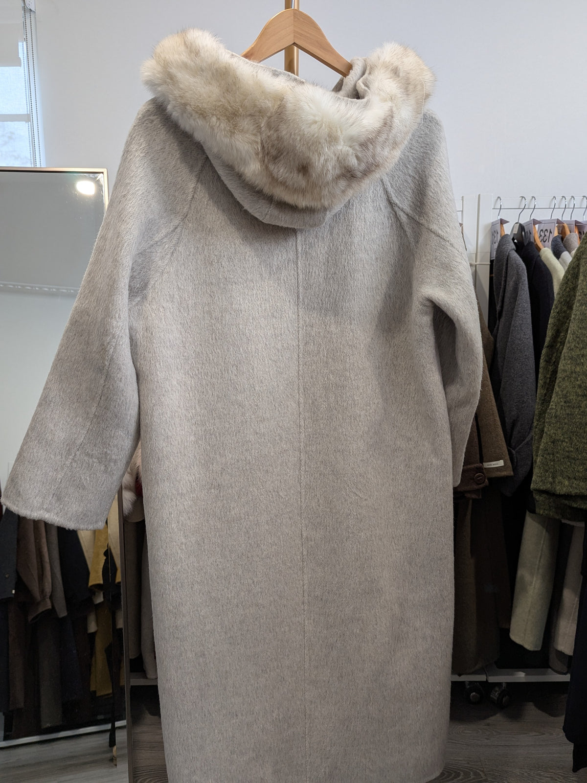 110 100% Wool Coat Oat with fur trims S 10-12