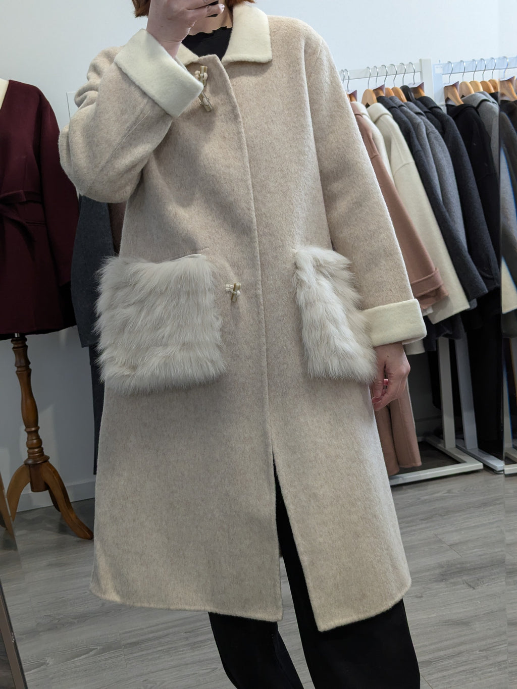 109 100% Wool Coat Oat with fur trims M 8-10