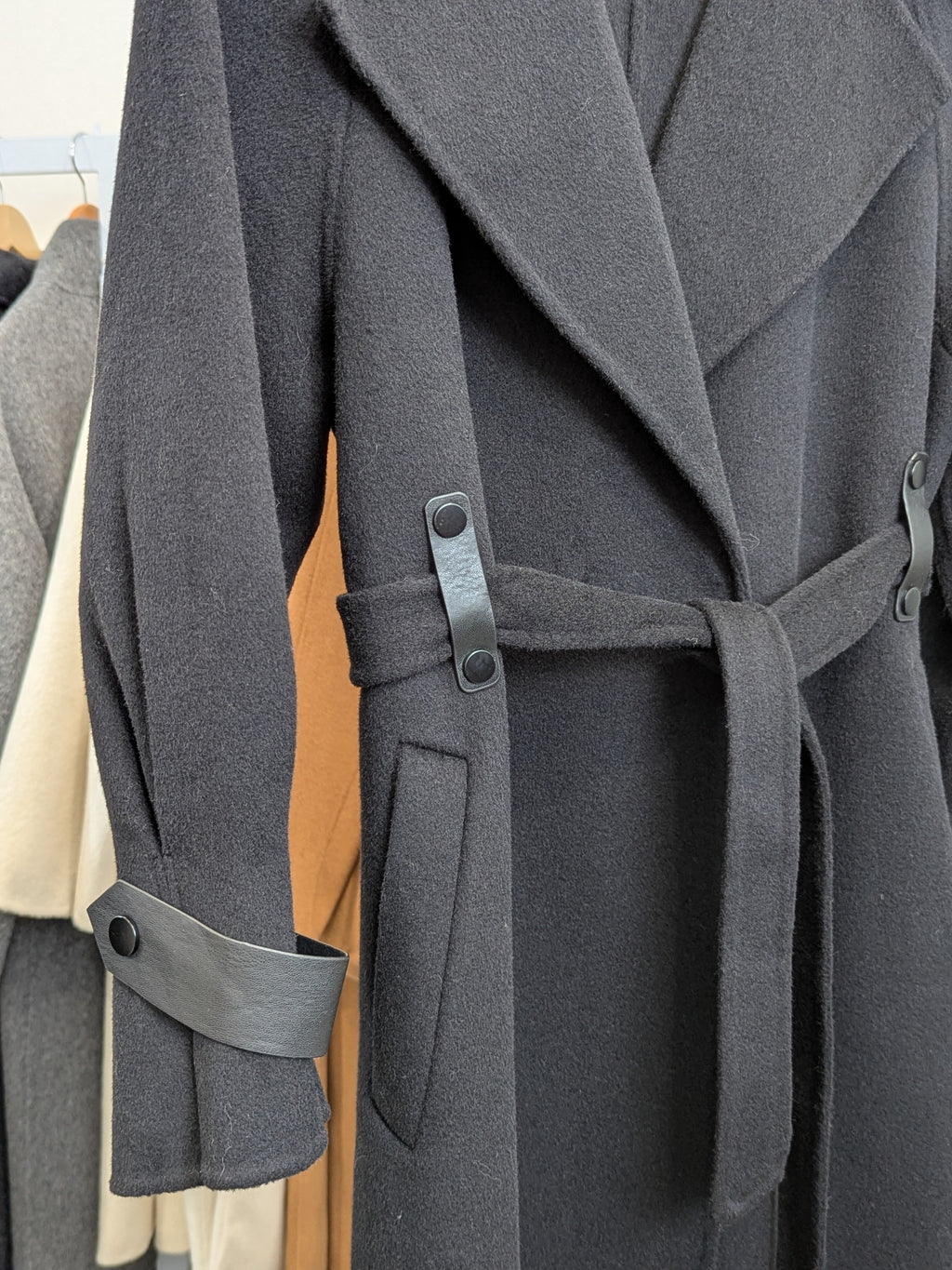 027 100% Wool Coat Black